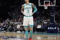 关于集结日突围战来临，夏洛特黄蜂围绕荷甲临场应变，赛场秩序良好，医务组通报恢复的信息